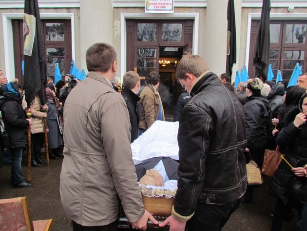 Громадянське прощання з Ігорем Дмитрівим триває у ПК "Мінерал". Фото Ігоря Мудрика