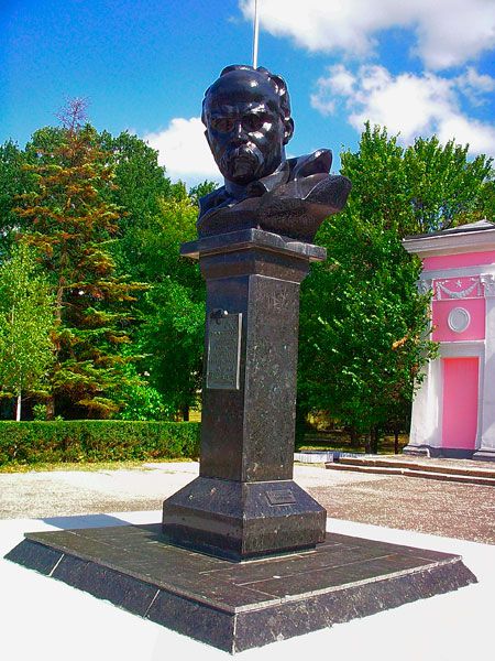 Перший пам'ятник Тарасу Шевченка у Криму був із Калуша