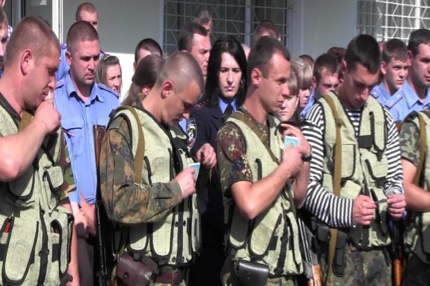 Десятеро калуських міліціонерів на чолі з Романом Чекмарьовим поїхали в зону АТО | Фото: Ігор Мудрик