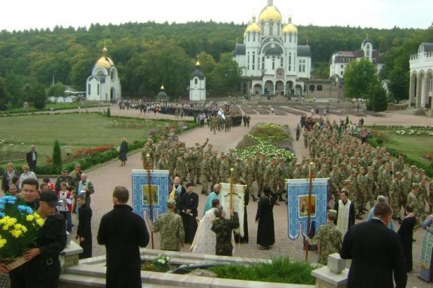  | Фото: о.Степана Суса, о. Олега Харишина, підполковника Вадима Голуба та з інтернет-сторінки Міністерства оборони Укра