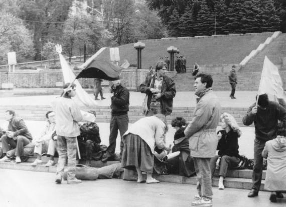 Ранок 2 жовтня 1990 року | Фото: gazeta.ua