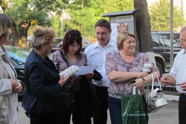 Раніше громадські активісти приходили на сесію Калуської міської ради з яйцями. Мораторій на тарифи з водопостачання був