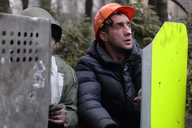 Володимир Данилів витягував поранених з-під куль на Майдані | Фото: YouTube