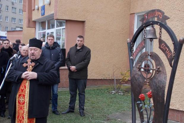 У неділю у Калуші відкрили пам'ятний знак Небесній сотні, серед Героїв якої &mdash; калушанин Ігор Дмитрів | Фото: 