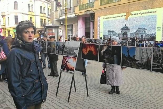 Наталка Сербин &mdash; організатор виставки в Івано-франківську | Фото: Іван Вовк