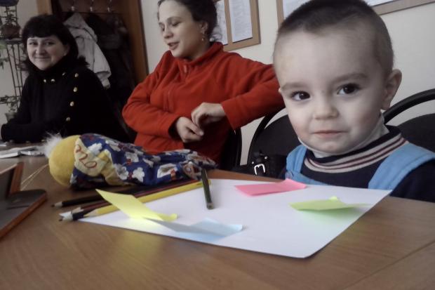 Заняття відбуваються у приміщенні фахівців із соціальної роботи, яке розташоване за адресою: м. Калуш, вул. Пушкіна, 9а,