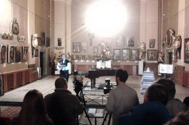 "Ніч в музеї" зібрала десятки франківчан. Проведення такого заходу у храмі мистецтва зробило дійство урочистим