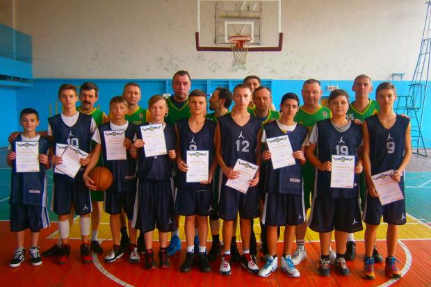 Урочисте вручення грамот юним калуським баскетболістам за перемогу в обласній олімпіаді відбулося на престижному ветеран