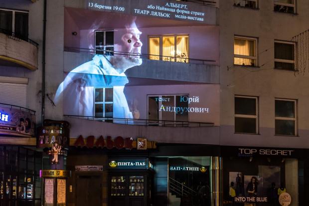 "У центрі нашого дійства &mdash; історія Альберта Вироземського, шахрая і злодія. Щоб уникнути смертної кари, він п