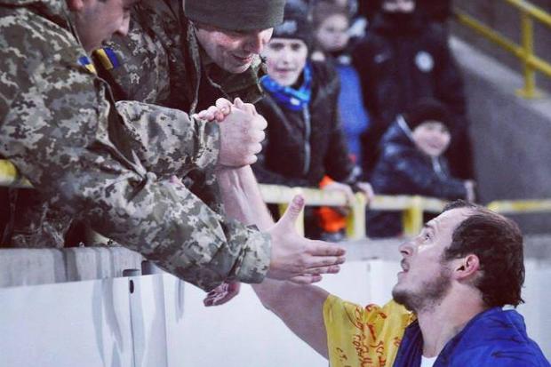 &laquo;Ця перемога присвячується кіровоградському спецназу, третьому полку. Боже, бережи їх&raquo;, &mdash; написав Рома