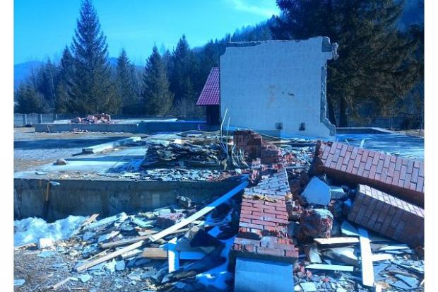 Будиночків вже три. Від двох залишився тільки фундамент.  | Фото: styknews.info