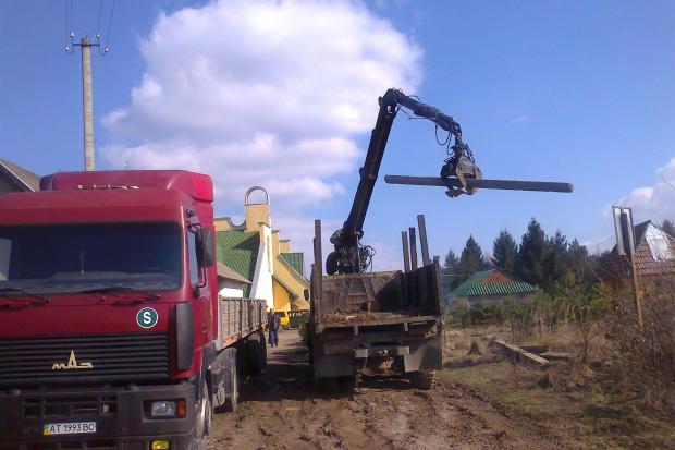 Через хворобливість зубр потребує постійного догляду фахівців. Тому йому потрібне житло | Фото: Центр реабілітації диких