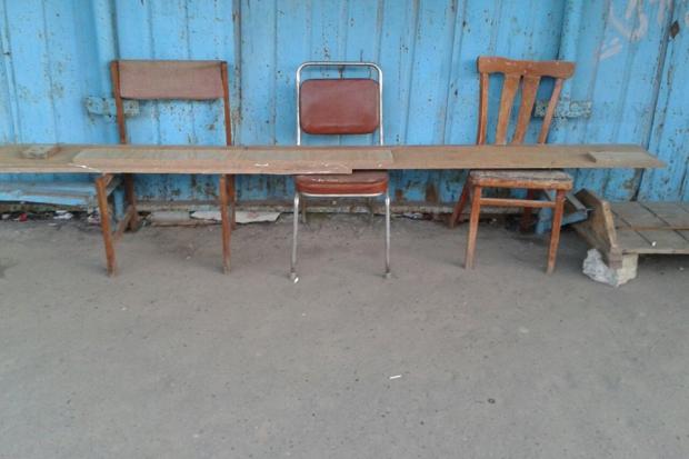 Так виглядає сьогодні автобусна зупинка на вулиці Каракая