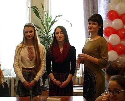 Дівчата наступного року уже не зможуть взяти участь в конкурсі &mdash; такі правила. Всім охочим переможниці радять не х