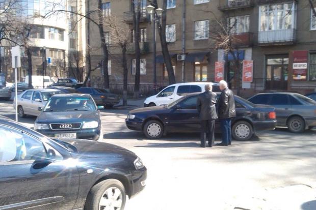 ДТП було без потерпілих і з незначними ушкодженнями автівок  | Фото: galka.if.ua