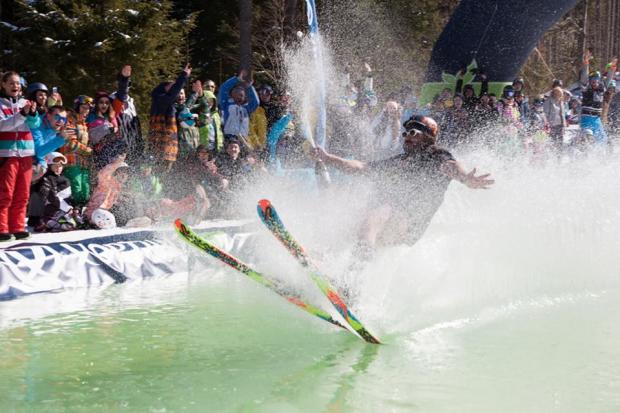 Сноубордисти та лижники каталися по воді, оскільки історія сноуборду  розпочинається із серфінгу. | Фото: Прес-служба ТК