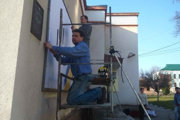 Невелика одноповерхова будівля, у якій зараз діють історико-краєзнавчий музей Калущини та арт-галерея, була збудована у 