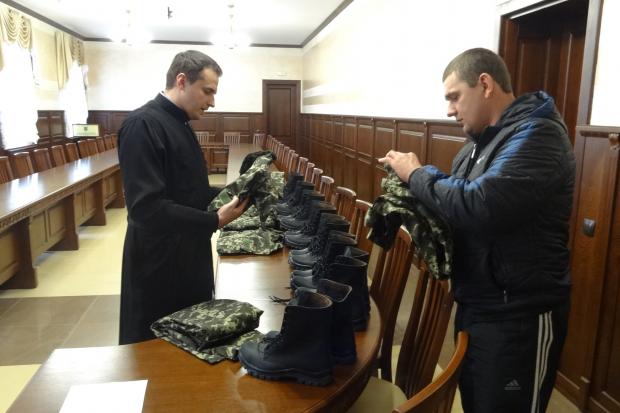 Берці та військова форма надійдуть в АТО для бійців 128-ї бригади | Фото: http://ugcc.if.ua/
