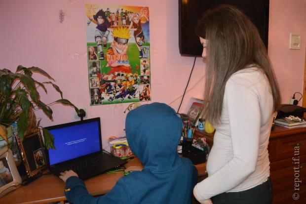 У себе в соцмережах школяр нічого не пише, лише читає переписку бойовиків | Фото: report.if.ua