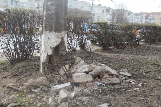 Комунальники сподівалися, що міліція знайде того, хто збив опору, і він оплатить її заміну чи ремонт | Фото: Юрій Демків