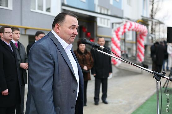 Володимир Личук стверджує, що їхав у напрямку Івано-Франківська, коли у Ценжеві (приблизно за 70 метрів до вказівного зн