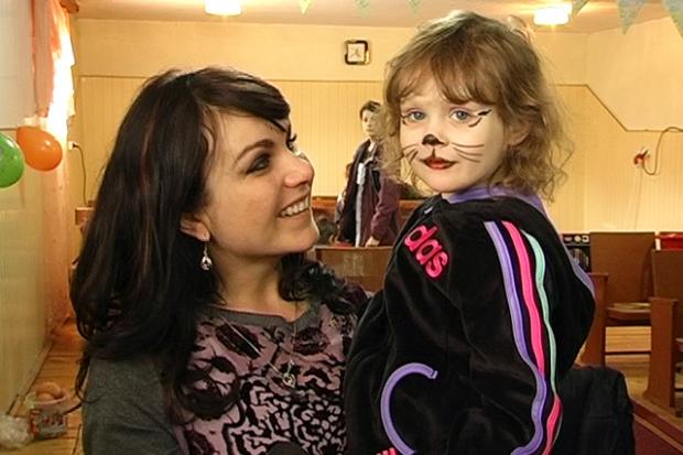 Трьома сотнями коломийських дітей опікується одне американське подружжя | Фото: ntktv.ua