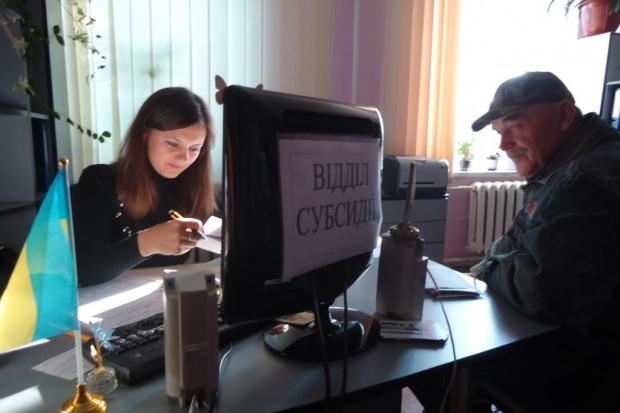 Людина має самотужки заповнити заяву і декларацію та подати їх в управління соціального захисту