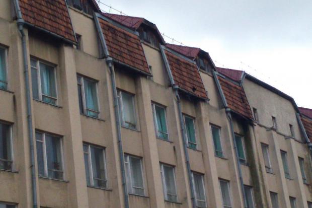 Покрівля політехнічного коледжу "світить" дірками   | Фото: Оксана Пілянська