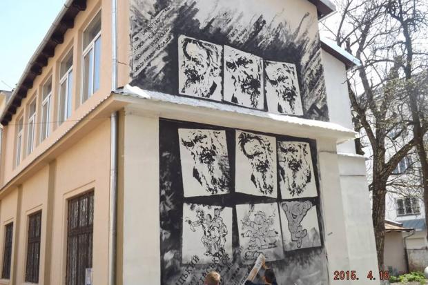 Митрополит Андрей Шептицький "покриває" тепер будівлю "Пласту" в Івано-Франківську | Фото: Ярема Сте