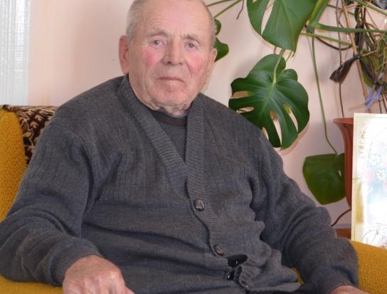 Не треба робити комусь зла, а любити людей і себе. Мати людську гідність і гордість. І чесно працювати, бо без роботи лю