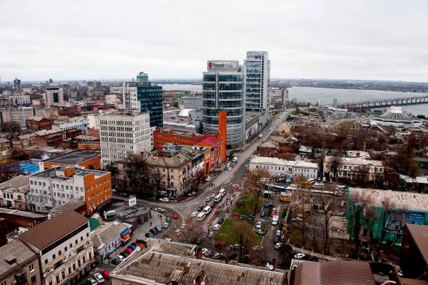 Дніпропетровськ &mdash; багата, стражденна і чарівна земля. Це &mdash; не суцільний гігантський завод із сірими людьми-к