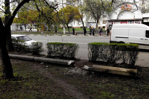 Нової електроопори ще немає, але аварійну &mdash; демонтували | Фото: Юрій Демків