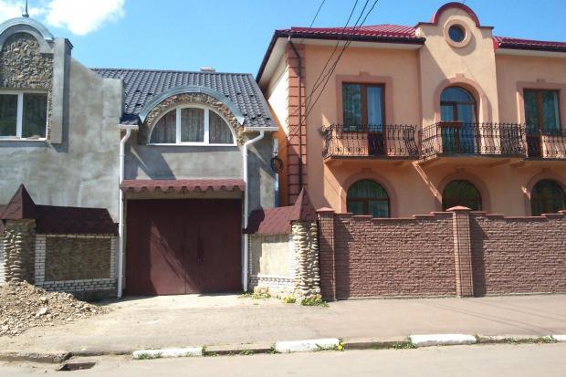 Голова фракції НРУ Роман Бігун та підприємець Роман Федоляк - сусіди  | Фото: Оксана Пілянська 