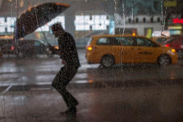 На Україну насуваються сильні зливи | Фото: REUTERS