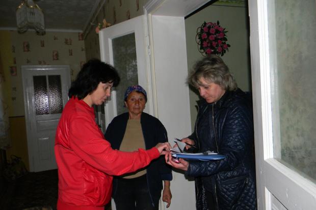 Секретар сільської ради разом із депутатами вже другий день складають акти пошкоджень
 | Фото: Тетяна Кіндюх