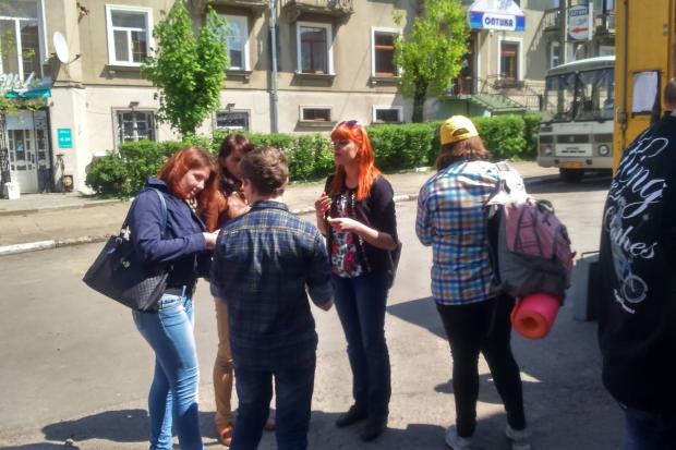 Кілька десятків молодих калушан вирушили у легендарний Чорний ліс  | Фото: Оксана Пілянська 