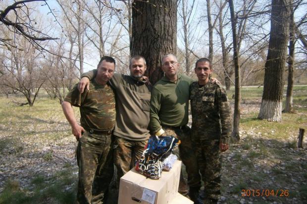 Волонтери з Калуша разом із бійцями АТО  | Фото: Іван Войтановський\Facebook