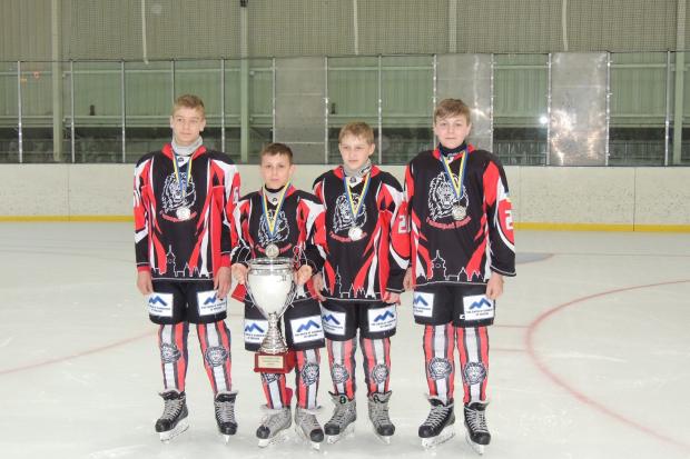 Золоті медалі були урочисто вручені калуським хокеїстам Іванові Сисаку, Олексію Явному, Владиславові Савчуку та Владисла