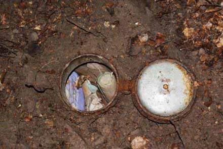 Петро Пліхтяк повідомив про знахідку всі відповідні служби, а копії документів віддав історикам | Фото: gk-press.if.ua