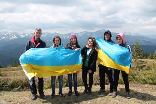 Охочих помандрувати у Карпати виявилося настільки багато, що організаторам мандрівки довелося замовляти додатковий автоб