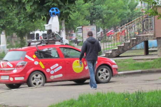 Google-мобіль їздить вулиця Калуша та дивує перехожих | Фото: Юрій Демків