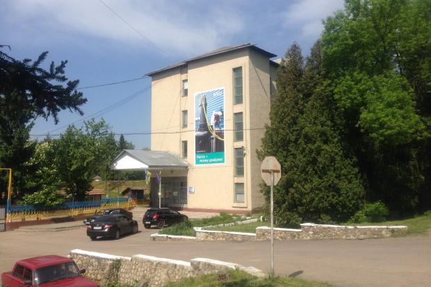 Трансопрт коумнального підприємства і до цього часу заправляли на цій заправці | Фото: Дзеркало Коломиї/Facebook