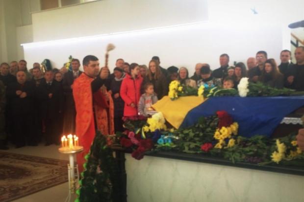 Наразі Тараса Шевченка везуть до Катедрального собору, де відправлять панахиду | Фото: kurs.if.ua