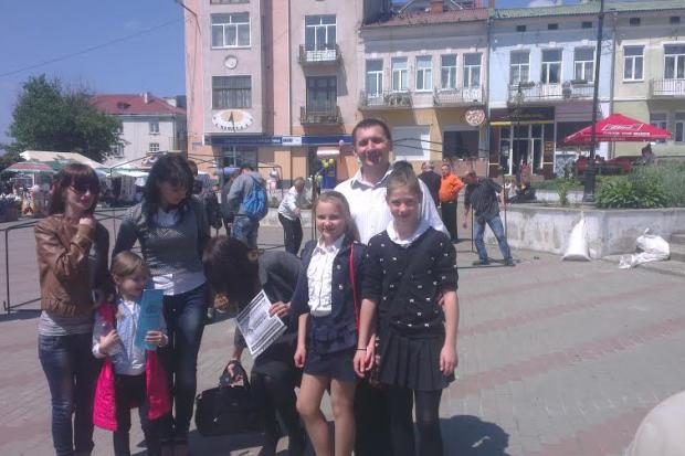 Акція під гаслом &laquo;Знищ те, що тебе вбиває&raquo; відбулася у місті вперше | Фото: Марта Галкіна