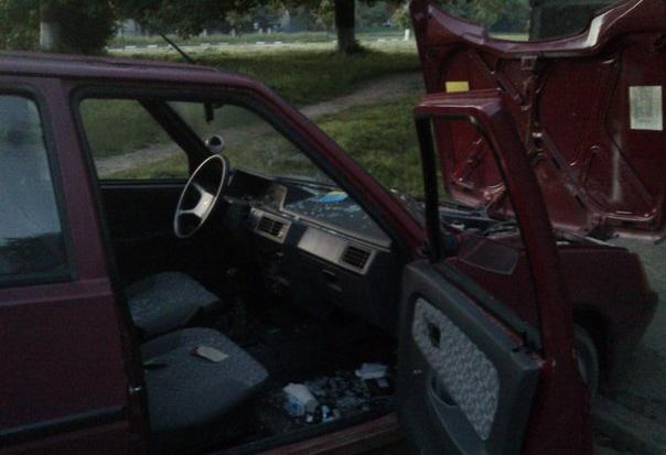 Заради магнітоли злодії розбили вікно автомобіля | Фото: Калуський формат/ВКонтакте