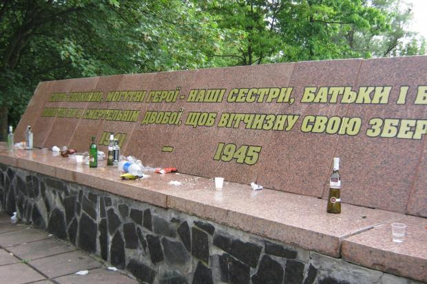 Калушани "відпочили", але забули після себе поприбирати | Фото: КФ/ВКонтакте