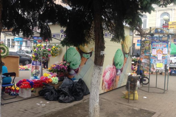 Демонтувати кіоск його власники наміру не мають | Фото: Дзеркало Коломиї