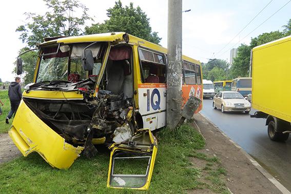 Водій фури не гальмував, переконують в УДАІ, адже гальмівний шлях відсутній | Фото: http://ivfdai.gov.ua/