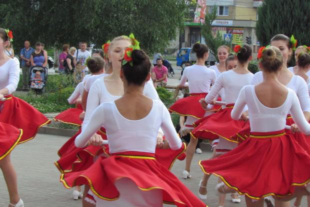 Не зважаючи на спеку, студенти відпрацювали повну концертну програму | Фото: Оксана Гузинець-Мудрик