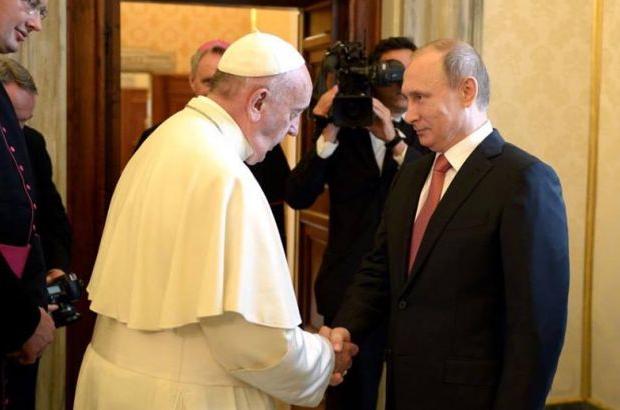 Закрите засідання в бібліотеці Апостольського палацу між двома лідерами тривало близько 50 хвилин | Фото: rbc.ua